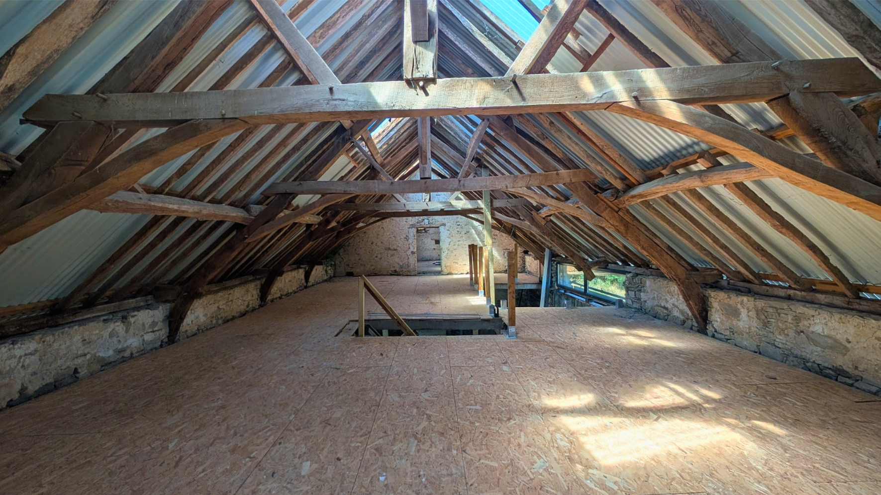 Immeuble à vendre à Le lion d angers, 170 m², 2 pièces – photo 2 sur 7