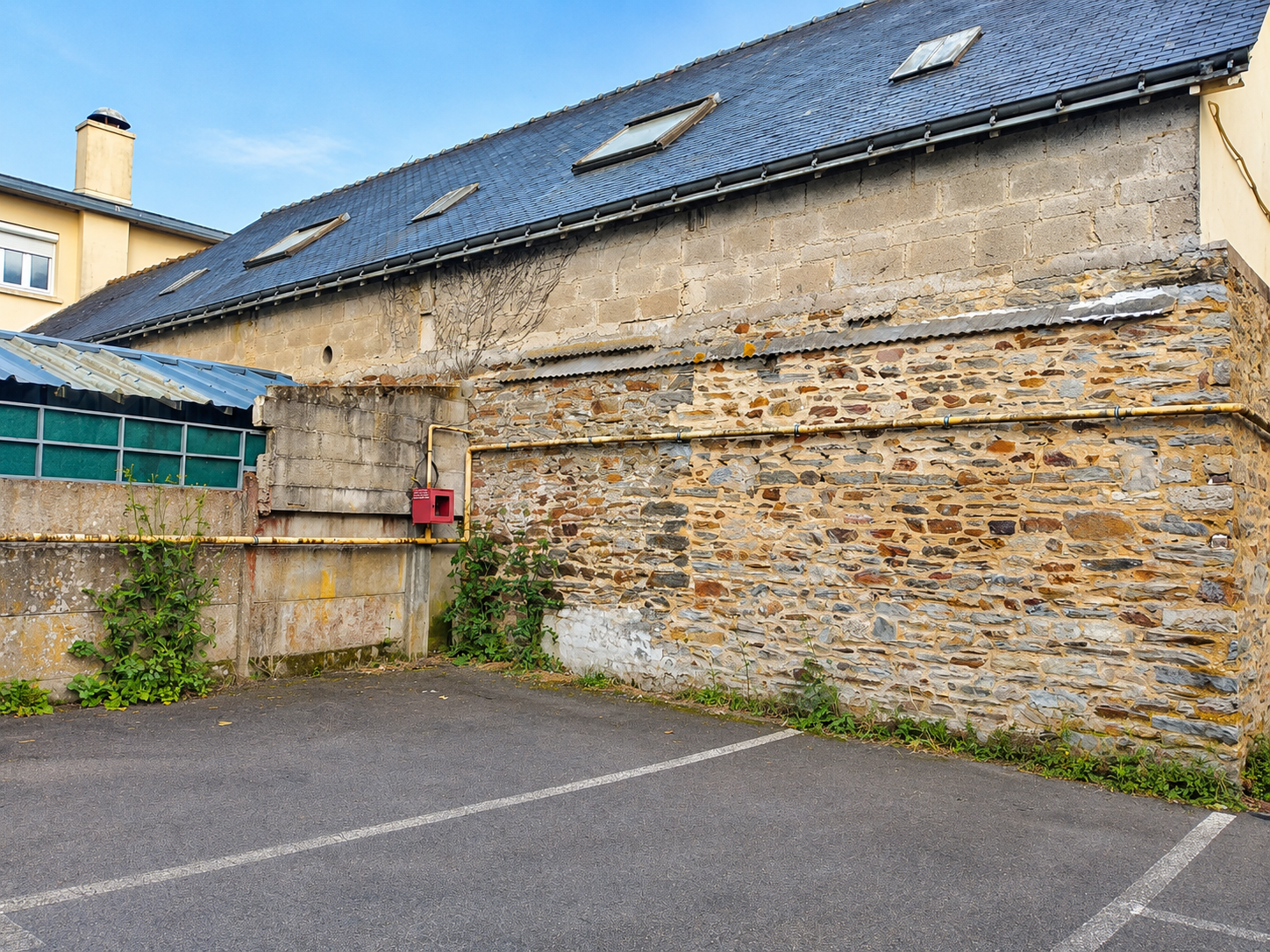 Maison à vendre à Loudeac, 250 m², 2 pièces – photo 1 sur 3