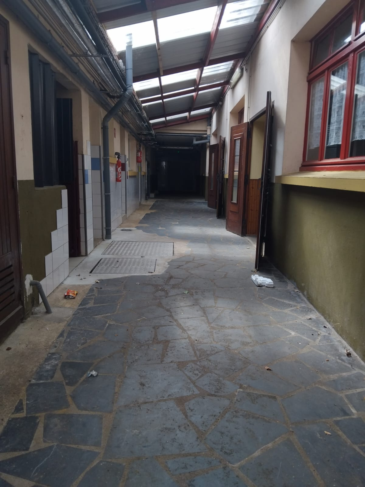 Maison à vendre à Loudeac, 250 m², 2 pièces – photo 2 sur 3